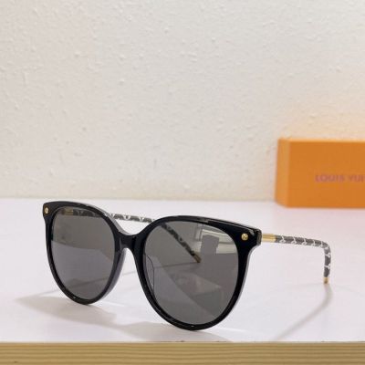  Louis Vuitton Black Cat Eye Frame Gray Anti-UV Lens Monogram Pattern Legs Metal Detail Women Sunglasses 