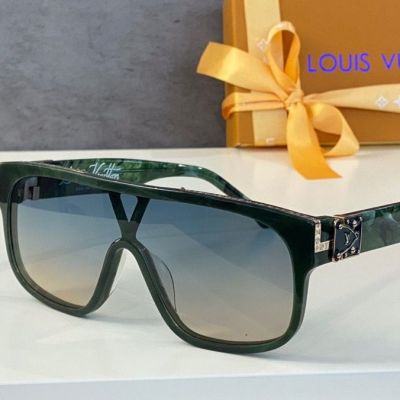  Louis Vuitton Inset Monogram Decorated Turquoise Frame Light Green Lens LV Mark Engraved Wide Temples Unisex Sunglasses