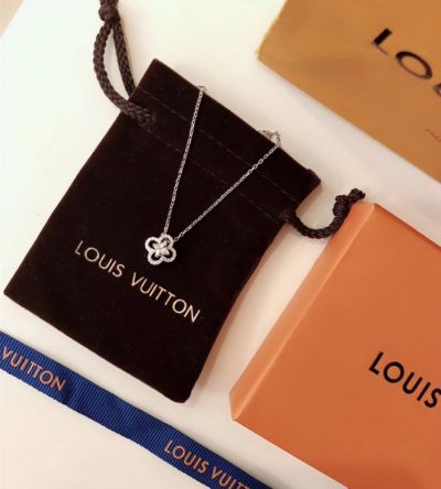  Louis Vuitton Dentelle De Women's Silver Pave Setting Diamond Rounded Sun Flower Pendant Best Discount Necklace