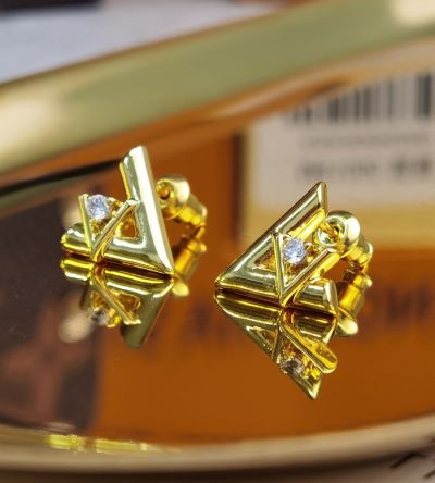  Louis Vuitton Volt Lady Golden/Silver LV Letter Cross Stacked Middle Diamond High-end Earring Stud Q96969