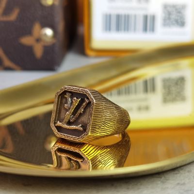  Louis Vuitton Wood LV Initial Pattern 2022 MP2781 Medium M Antique Gold Square Design Ring For Men / Women