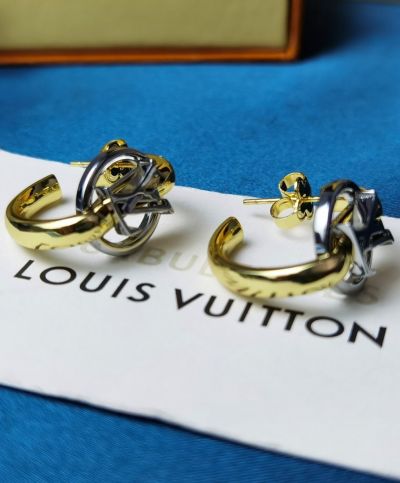  Louis Vuitton My LV Gold Annulus Inlay Silver Circular LV Mark Decoration Female Earrings
